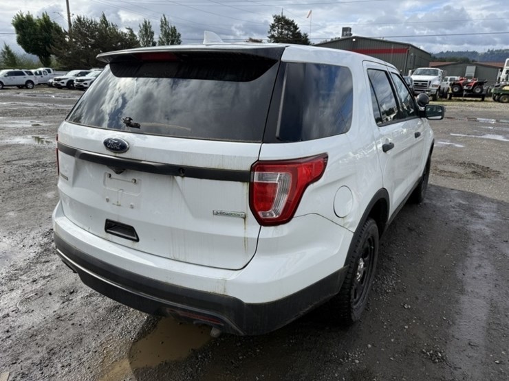 2017-ford-explorer-image-4