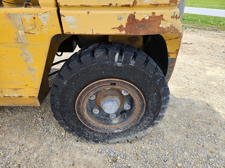 #126-•-cat-gp40k2-single-stage-fork-lift-image-15