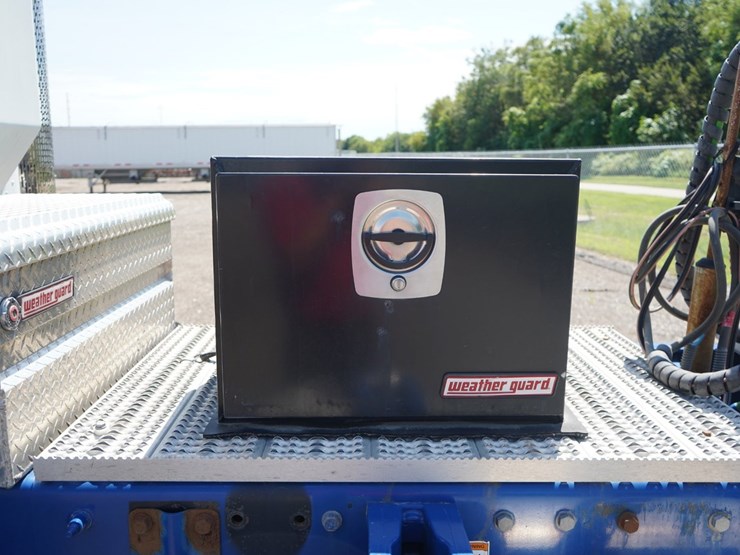 2015-peterbilt-365-t/a-daycab-truck-tractor-image-12