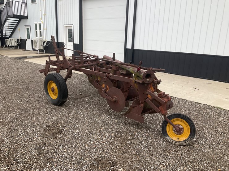 #5312-•-4-bottom-pull-type-moldboard-plow-image-2