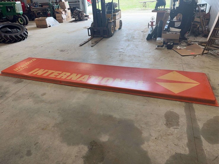 international-navistar-sign-image-1