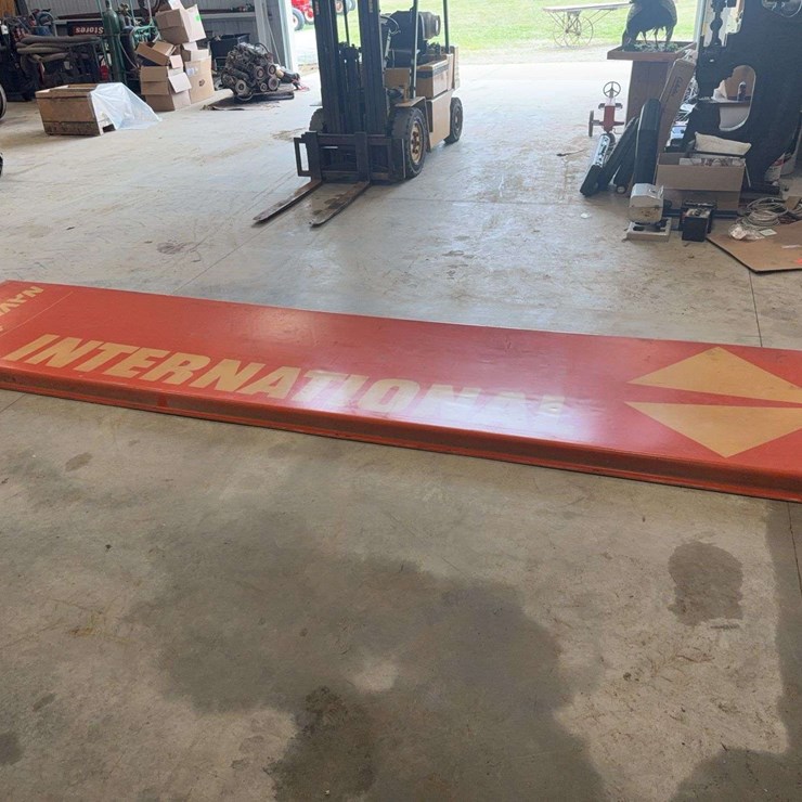 International Navistar Sign