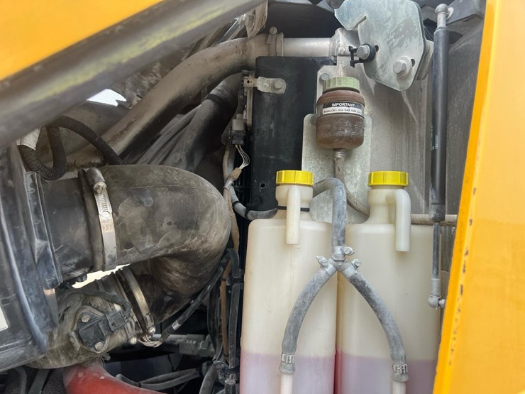 2020-deere-344l-image-36