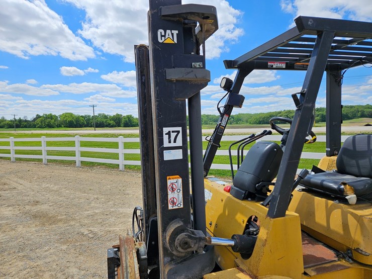 #126-•-cat-gp40k2-single-stage-fork-lift-image-11