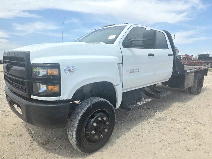 2022-chevrolet-silverado-5500hd-image-1