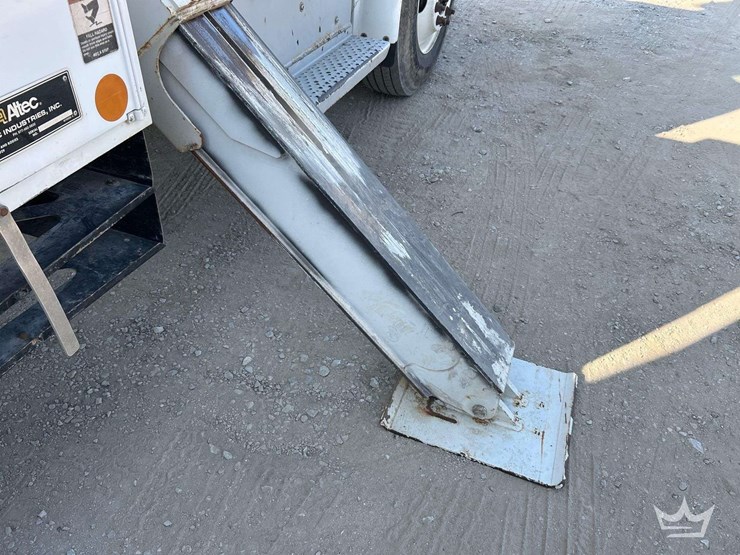 2018-freightliner-m2-106-image-30