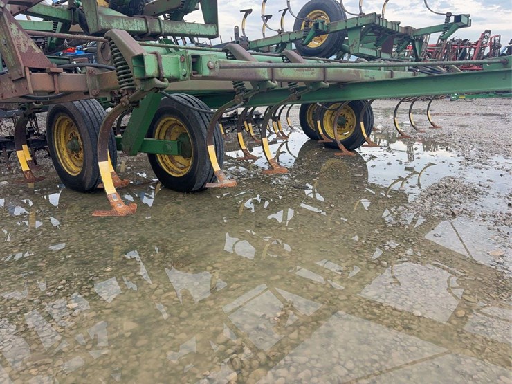 john-deere-field-cultivator,-c-shank,-5-bar-harrow,-25ft-image-4
