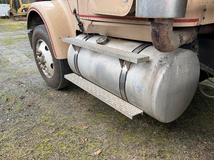 #142-•-1985-international-log-truck-image-38