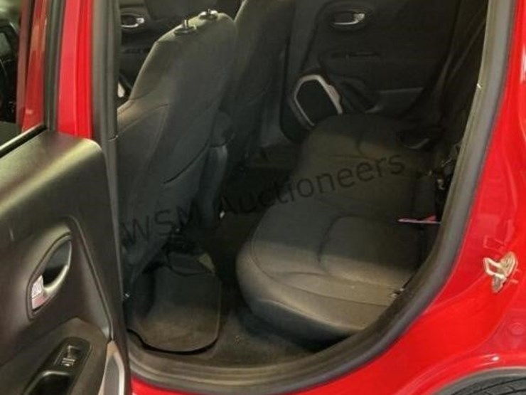 2016-jeep-renegade-image-24