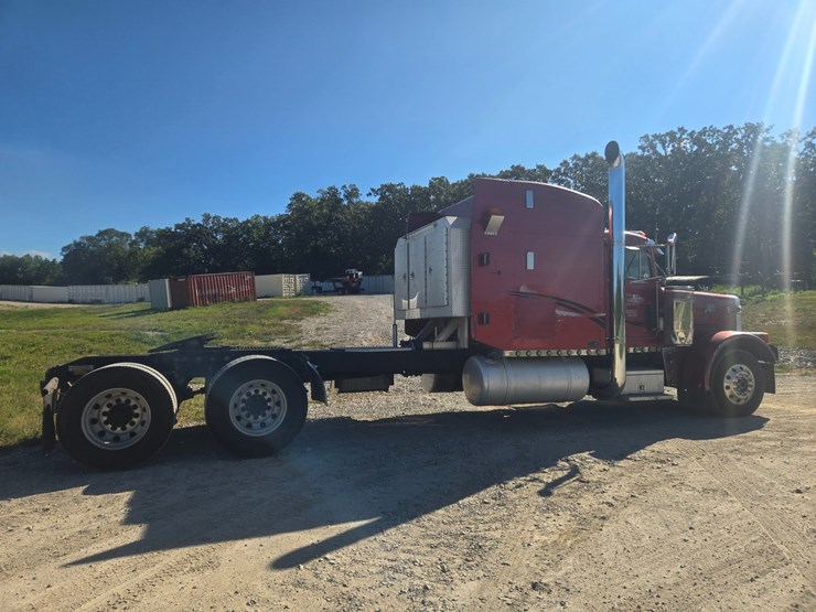 1995-peterbilt-379-image-18