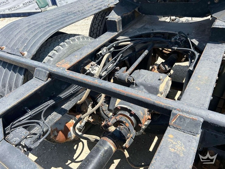 2001-mack-rd690s-image-25