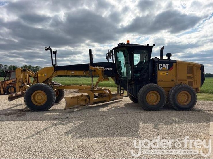 2017-caterpillar-120m2-image-5