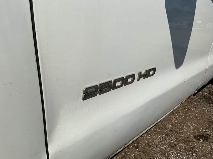 2016-chevrolet-silverado-2500-image-9