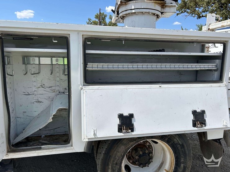 2019-freightliner-m2-106-image-19