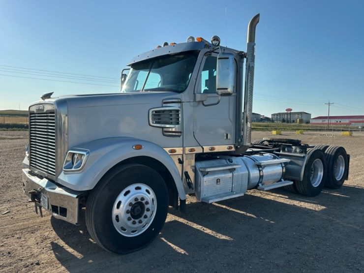 2015-freightliner-coronado-122-sd-image-1