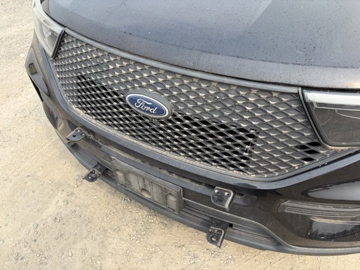2020-ford-explorer-image-15