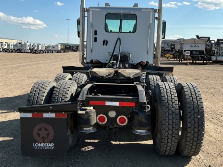 2015-freightliner-coronado-122-sd-image-6
