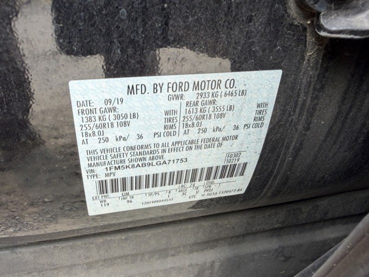 2020-ford-explorer-image-10