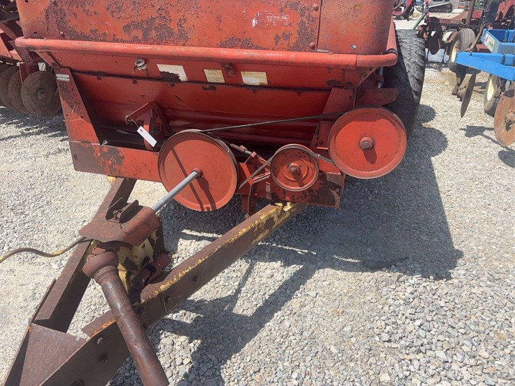 new-holland-676-image-11