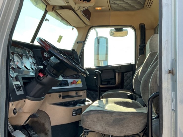 2012-freightliner-coronado-122-sd-image-19