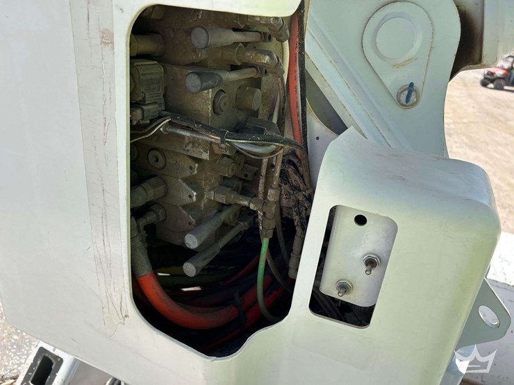 2019-freightliner-m2-106-image-35