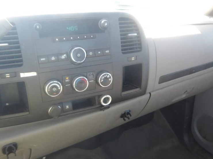 2011-chevrolet-silverado-2500-image-16