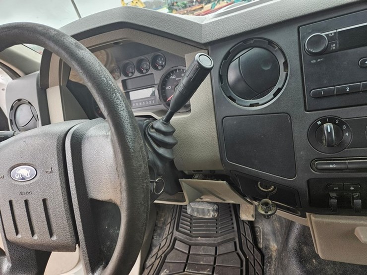 2009-ford-f550-image-28