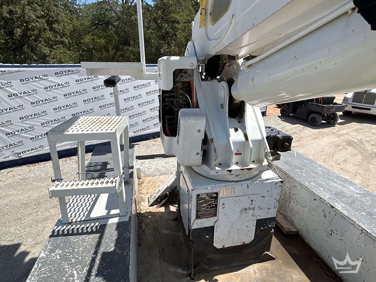 2019-freightliner-m2-106-image-31