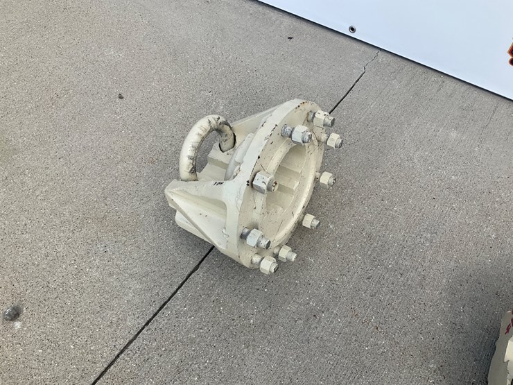 #5032-•-pair-of-3-1/4"-ih-tractor-dual-wheel-hubs-image-2
