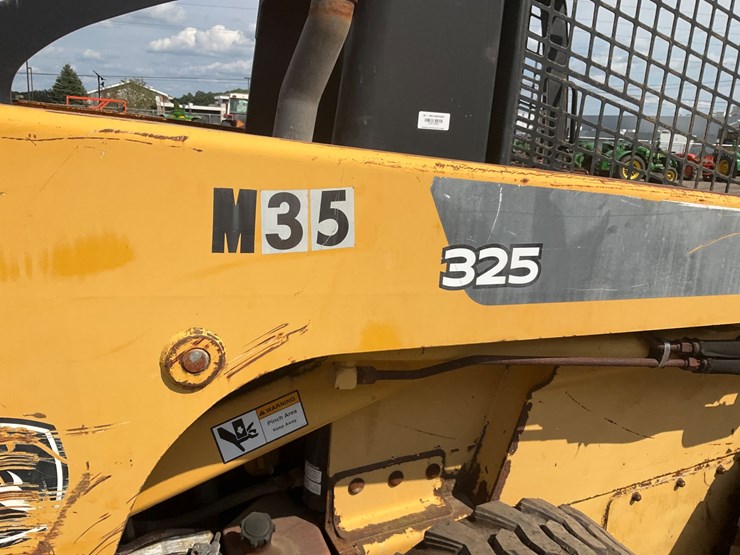 john-deere-325-image-18