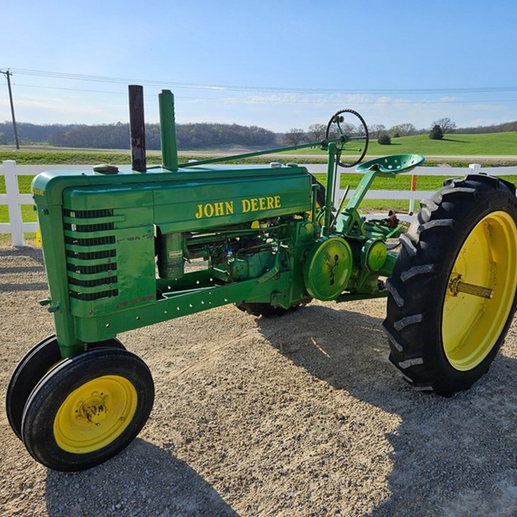 JOHN DEERE B