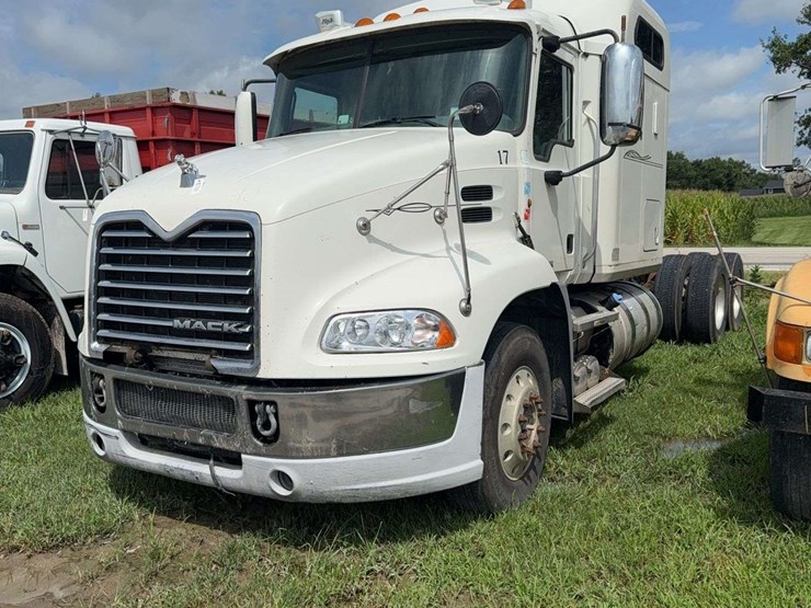 2013-mack-semi-model:-600cxu,-812,000-miles,-445hp,-11r22.5-tires,-semi-has-been-deleted-(no-def),-vin#-1m1aw07y4dm028607-image-1