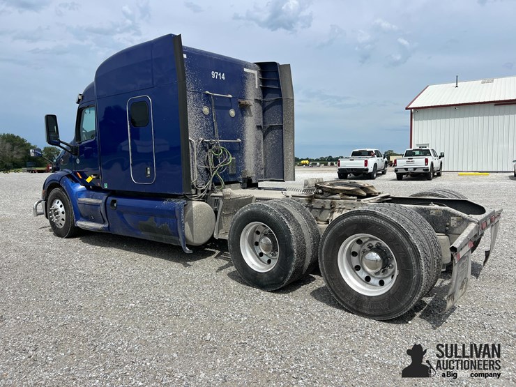 2019-peterbilt-384-image-7