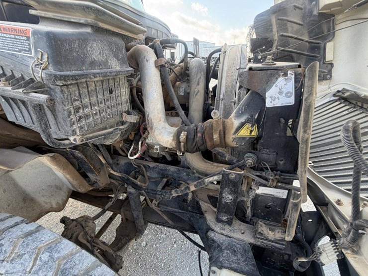 2012-international-durastar-4300-image-11