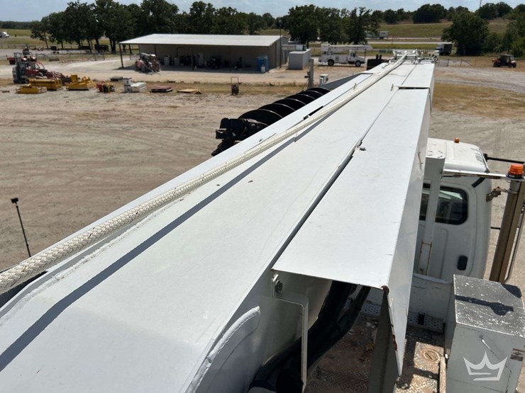 2019-freightliner-m2-106-image-36