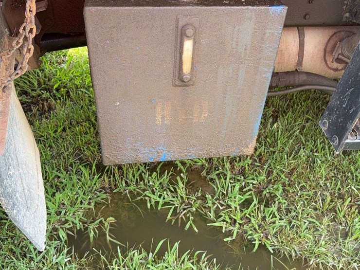 1994-international-dump-truck,-drove-in,-replaced-bed-floor-recently,-retired-state-truck,-battery-disconnect,-vin#-1htsdaan2vh441136-image-6