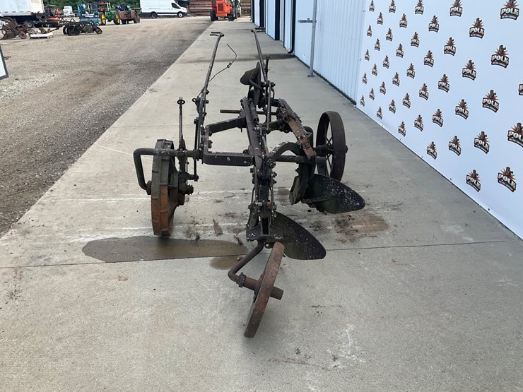 #5303-•-antique-2-bottom-pull-type-moldboard-plow-on-steel-wheels-image-3