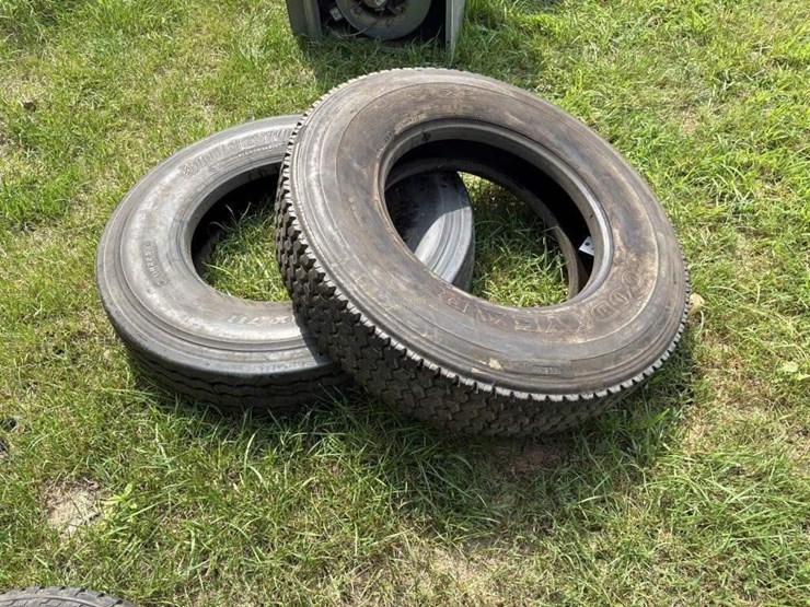 two-semi-tires---11r22.5-image-3