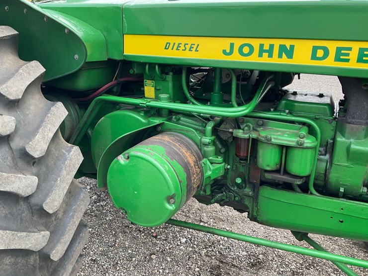 1957-john-deere-820-image-12