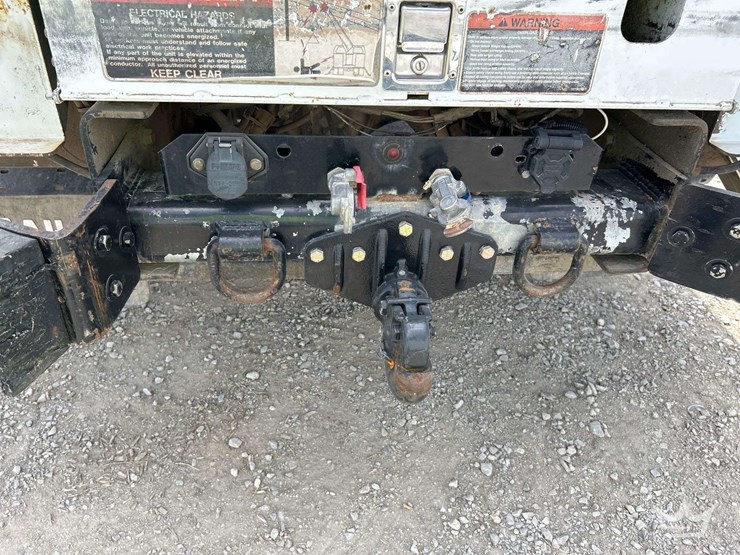 2019-freightliner-m2-106-image-22