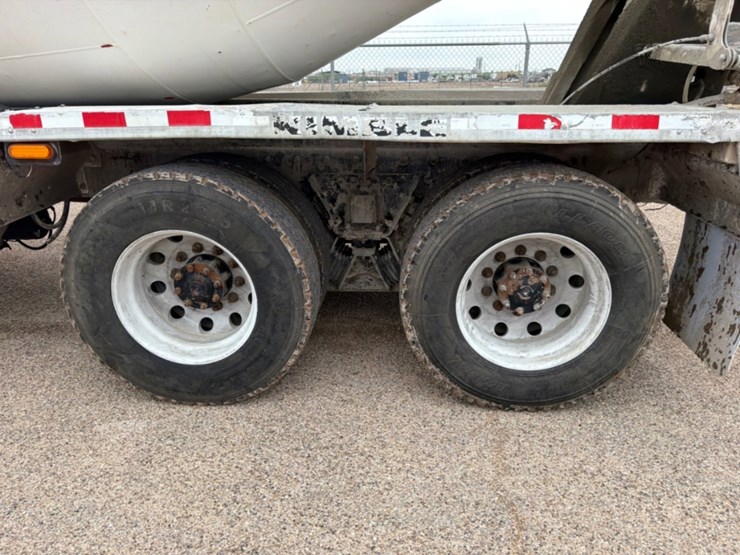 2006-sterling-lt9500-image-11