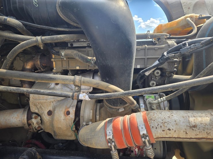 2017-freightliner-122sd-image-39