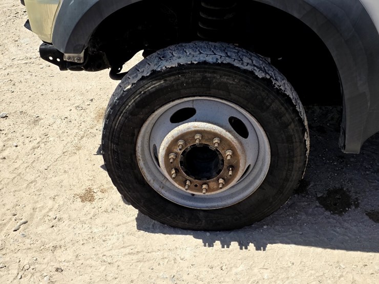 2010-ford-f550-image-15