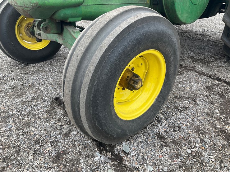 1958-john-deere-820-image-9