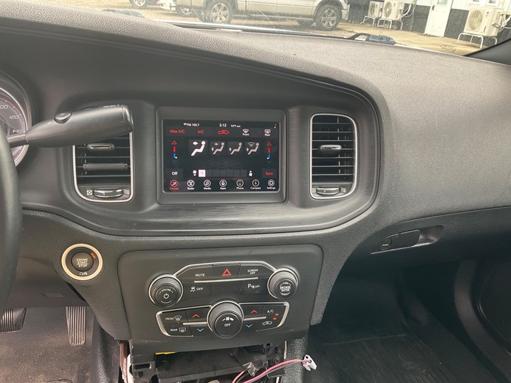 #2050-•-2018-dodge-charger-awd-image-25