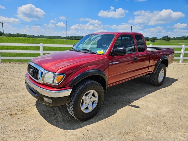#25-•-2002-toyota-4x4-pickup-truck-image-1