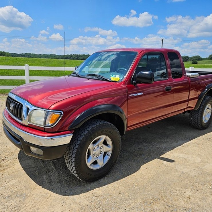 #25 • 2002 Toyota 4x4 Pickup Truck