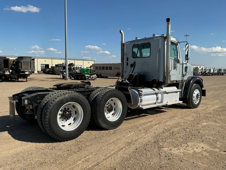 2015-freightliner-coronado-122-sd-image-5