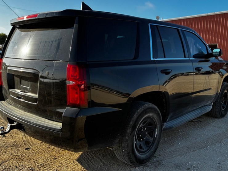 2015-chevrolet-tahoe-image-4