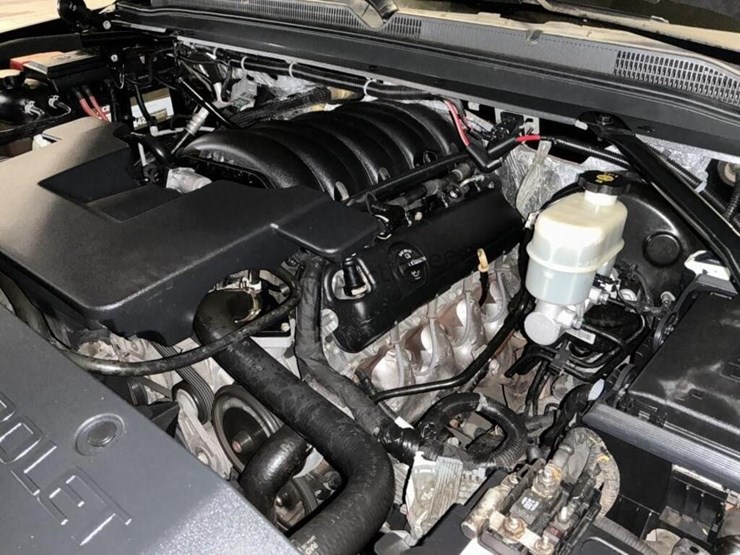 2015-chevrolet-tahoe-image-12
